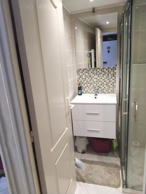 Studio Ideal Pour Deux Voyageurs Sur Marseille Exteriör bild